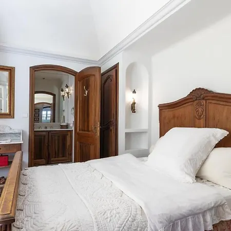 Provencal In A Height Overlooking Greenery Apartmán